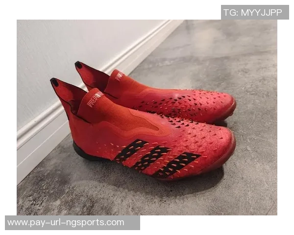 大脚趾顶足球鞋的独特设计与性能优势解析 大脚趾顶足球鞋的独特设计与性能优势解析